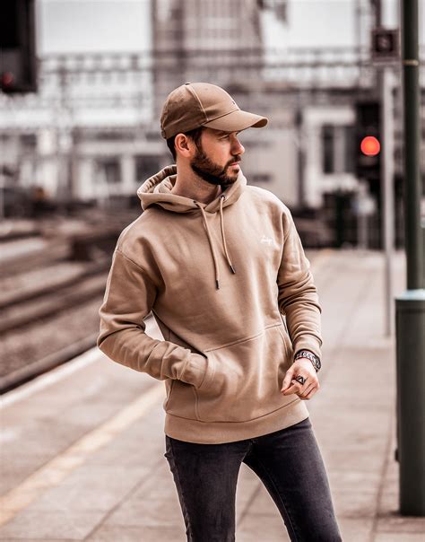 Men's Beige Hoodies & Sweatshirts 